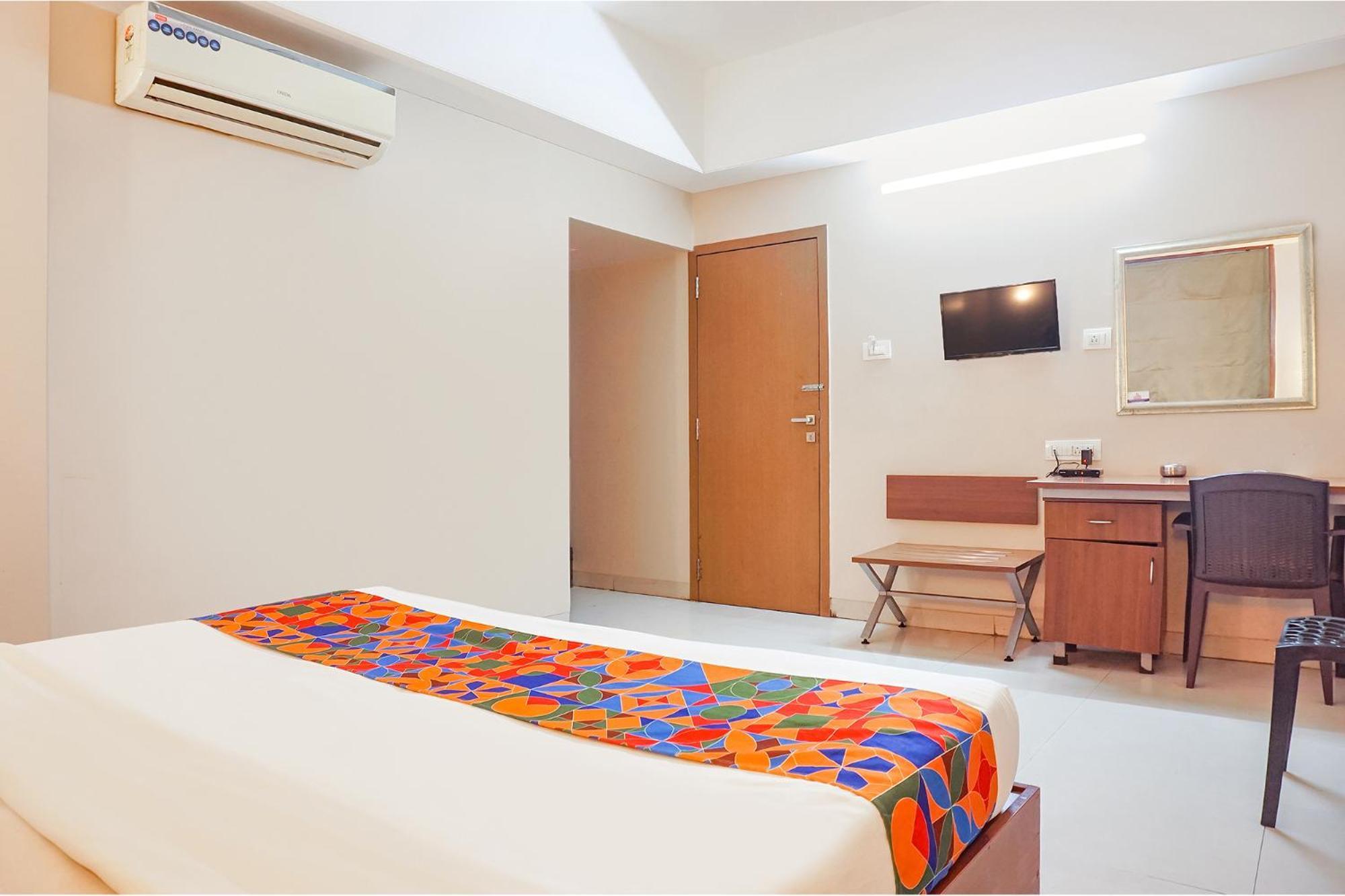 Fabhotel Classic Executive Phursungi المظهر الخارجي الصورة
